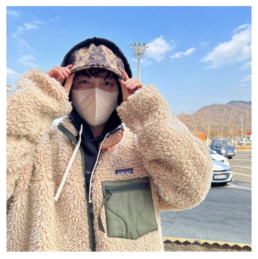 san1moOn's tweet photo. ホソクさんセンイルチュカヘ🤎🤎🤎 https://t.co/FUFZyFPdFH