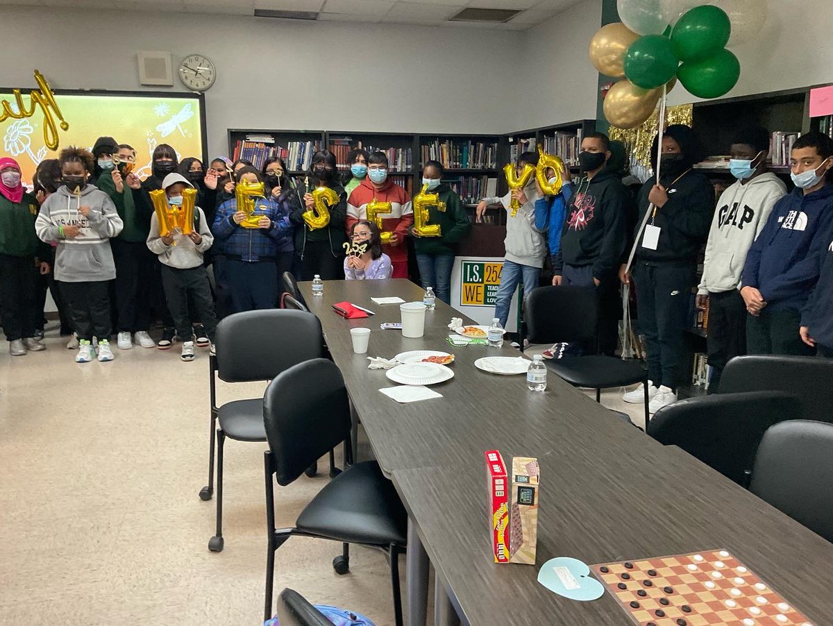 CaseyTobin10's tweet photo. “We See You” 7th Grade Celebration for MP2! So proud of our 7th graders and recognize all of the hard work they put in every day. We love you, and WE SEE YOU! 💚 #respectforallweek https://t.co/aehVhw0Wgu