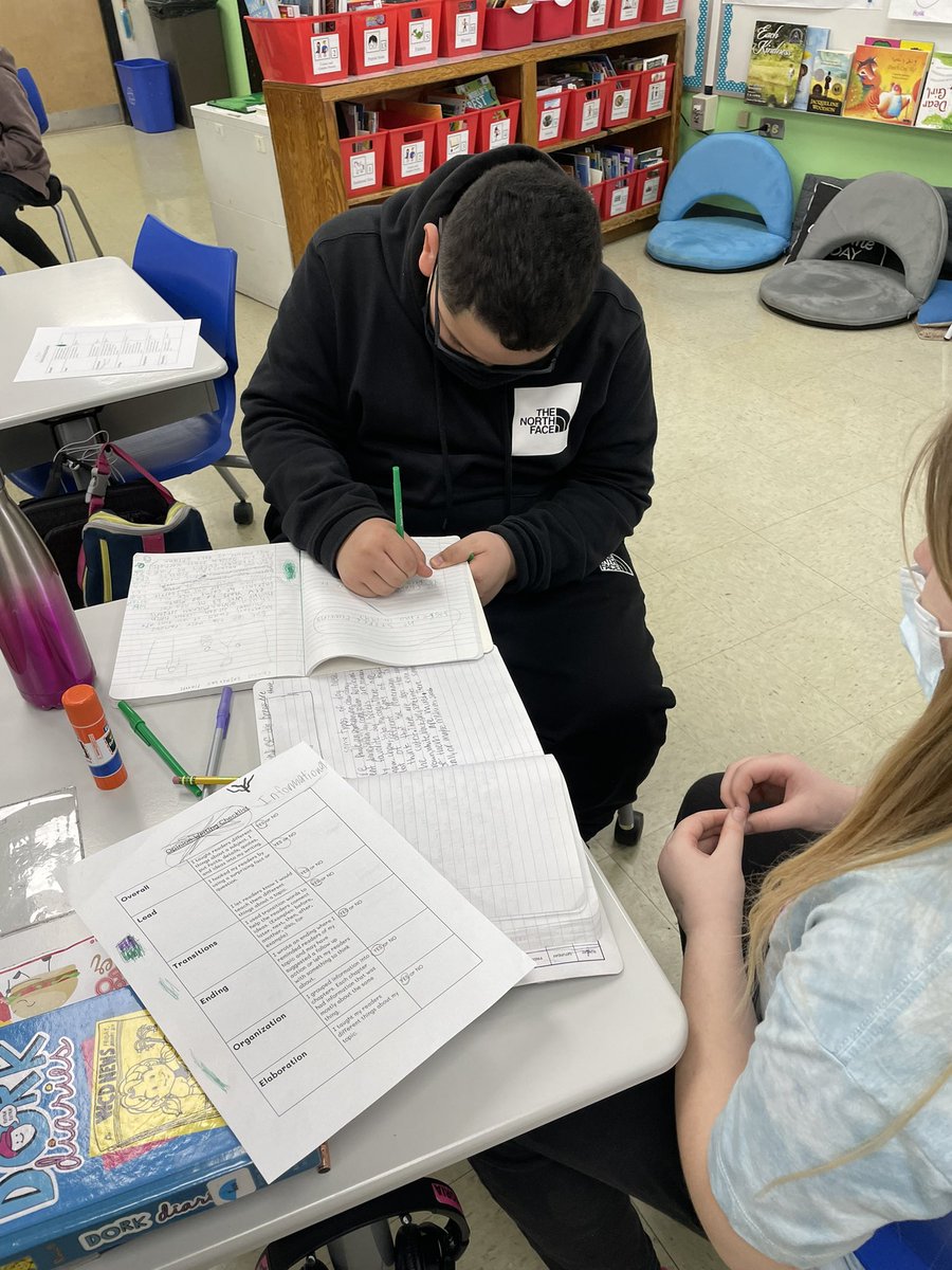 MsKovatchis's tweet photo. Revising can be the most challenging part of the writing process. Today, students used their informational writing checklist to help their partner revise their informational books! #wdsd7 https://t.co/WWA5M4gHdo