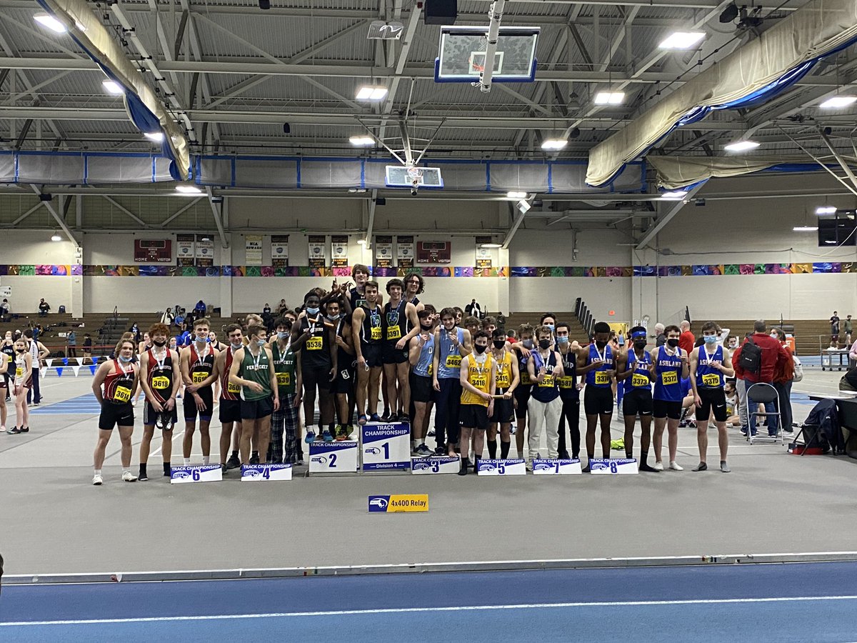 The boys 4x400m of Ethan Tran, Ethan Henshaw, Wyatt Burr and Ryan Morgenstern run 3:39.37 and placed 5th!! 
#FenwickTF <a href="/We_Are_Fenwick/">Fenwick Crusaders</a>