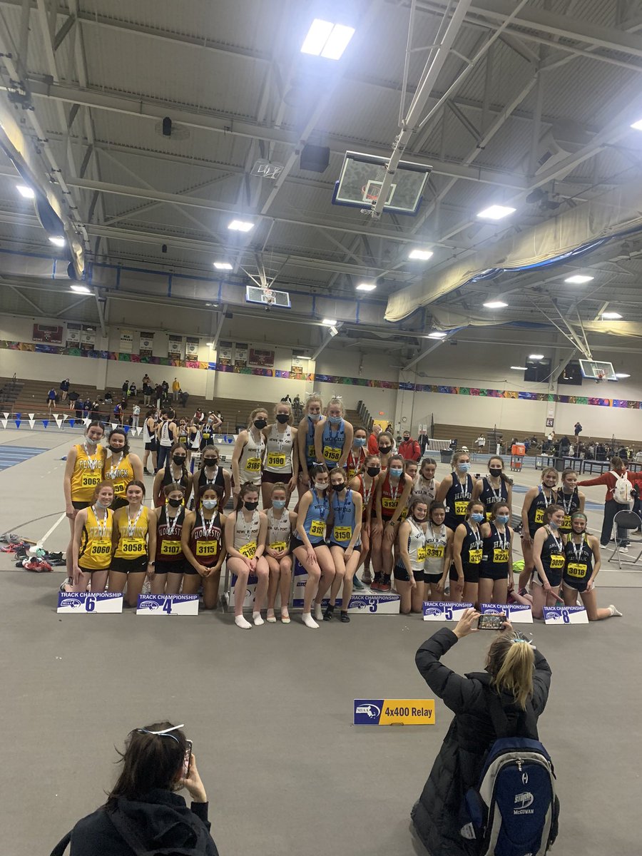 The girls 4x400m of Celia Krouse, Maria Ryan, Catherine Carter, and Lucia Conti ran 4:22.0 and placed 6th!!
#FenwickTF <a href="/We_Are_Fenwick/">Fenwick Crusaders</a>