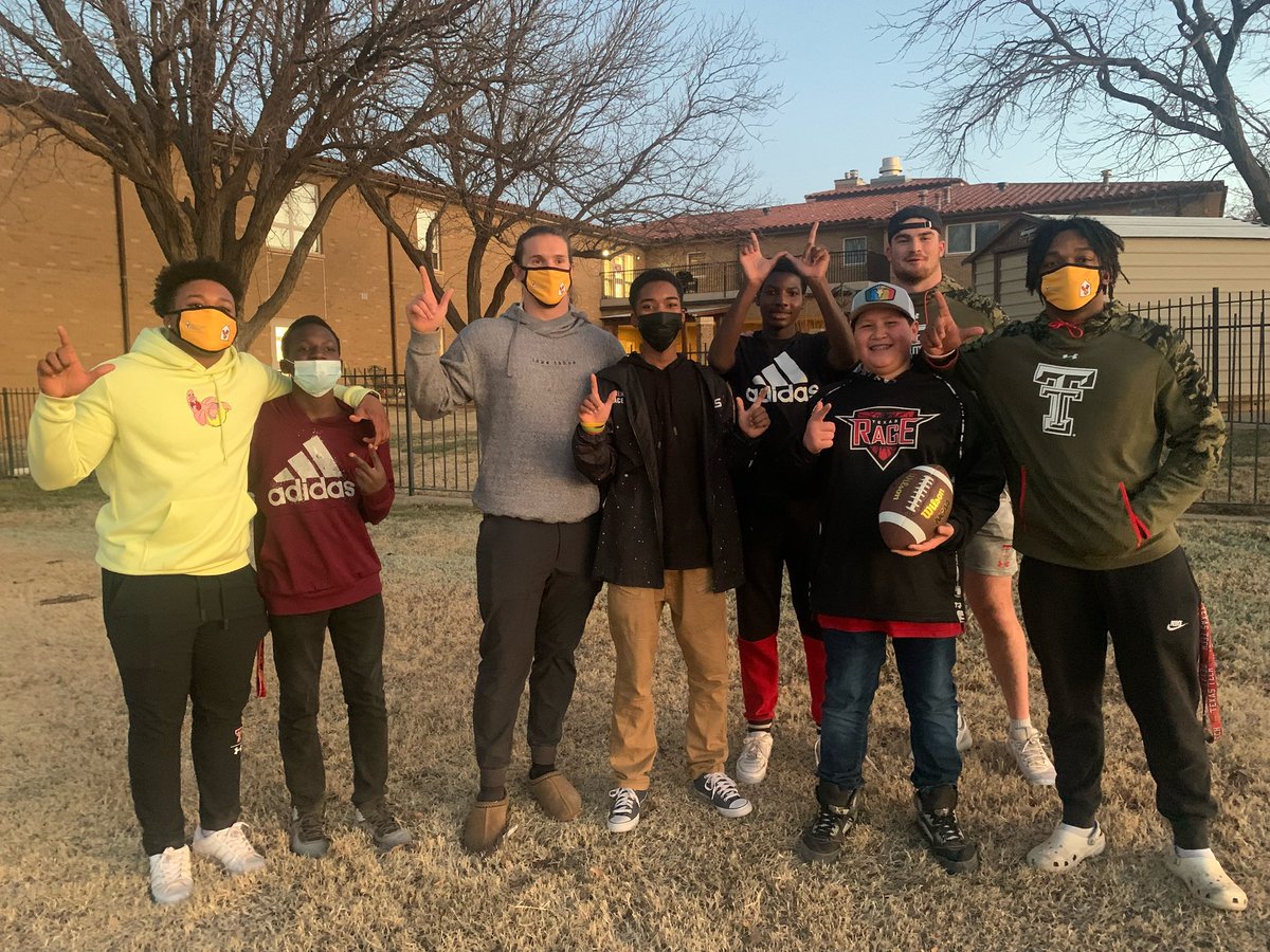 realdealsteppas's tweet photo. Had a blast at the Ronald McDonald House . Meeting new people was awesome 😊 ….. ‼️‼️‼️ #WhatsNext #Wreckem @Coach_Martin34 @JoeyMcGuireTTU https://t.co/gPcdNLVIq9