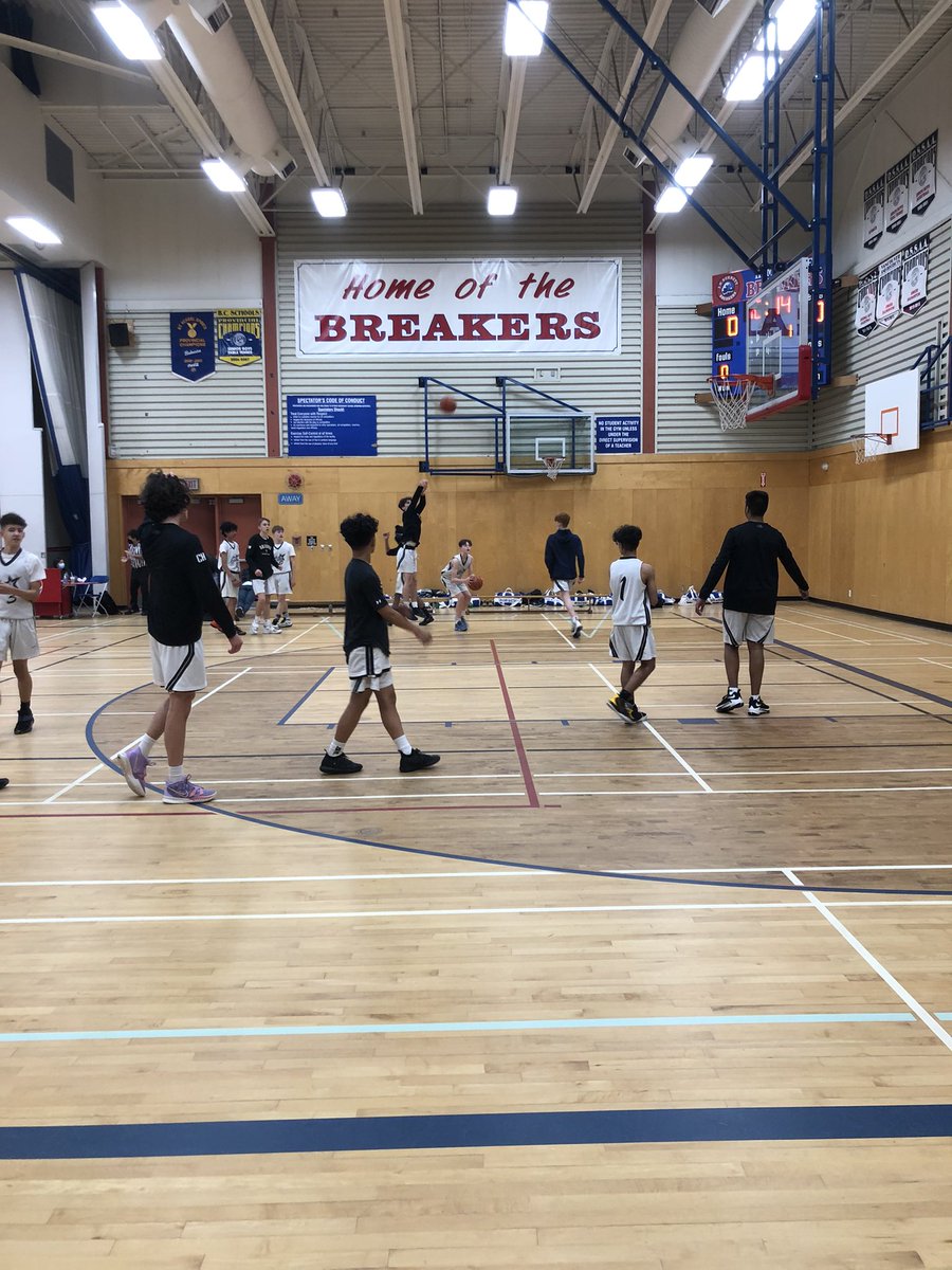 TeachAtwal's tweet photo. All surrey battle in the Grade 9 Boys South Fraser Basketball Championship!  Sullivan Heights vs Semihamoo.  Live stream starts at 6:30: https://t.co/oIYJREo4fe https://t.co/nkPutwLcNa
