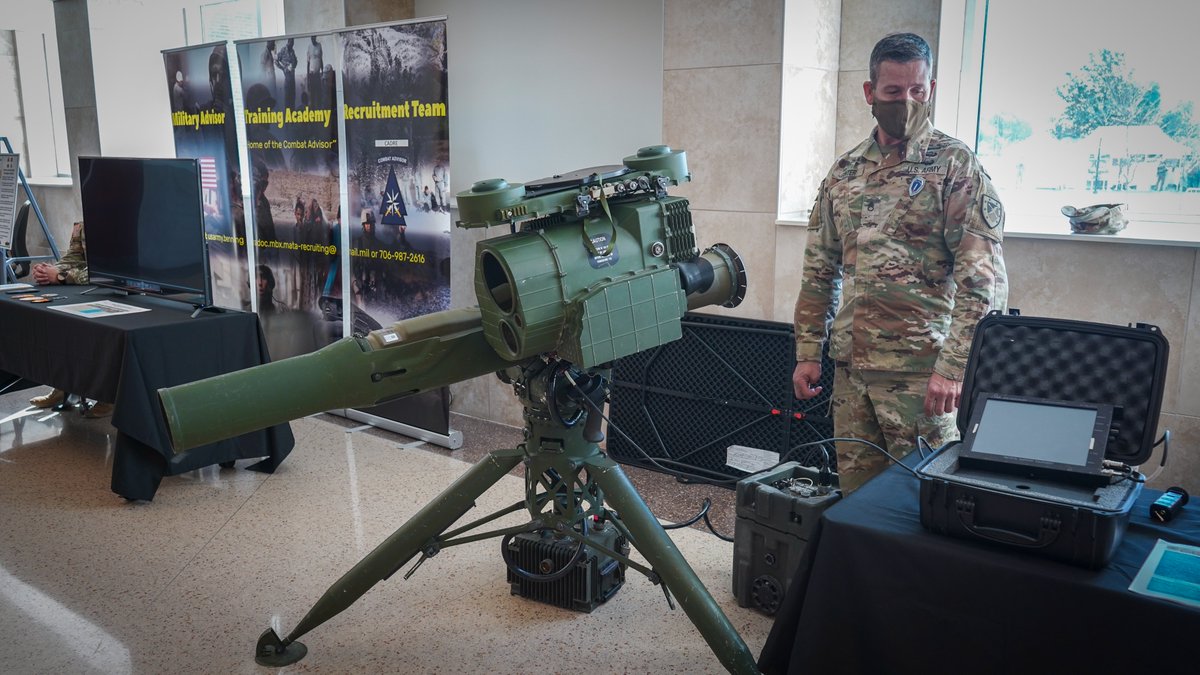 316CAVBDE's tweet photo. HWLC at #MANWARCON displaying a weapon system that can defeat any armored platform that we could come up against in a LSCO environment. They give Soldiers the expert training to consistently deploy it effectively and accurately.
#lethality
#winningmatters https://t.co/ohsfNadbrG