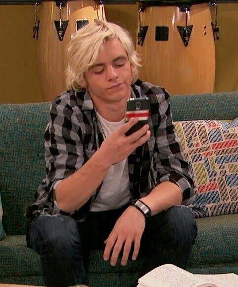 gyuhanmispapis's tweet image. yo bien feliz viendo el live del concierto.  //    lo cortan.