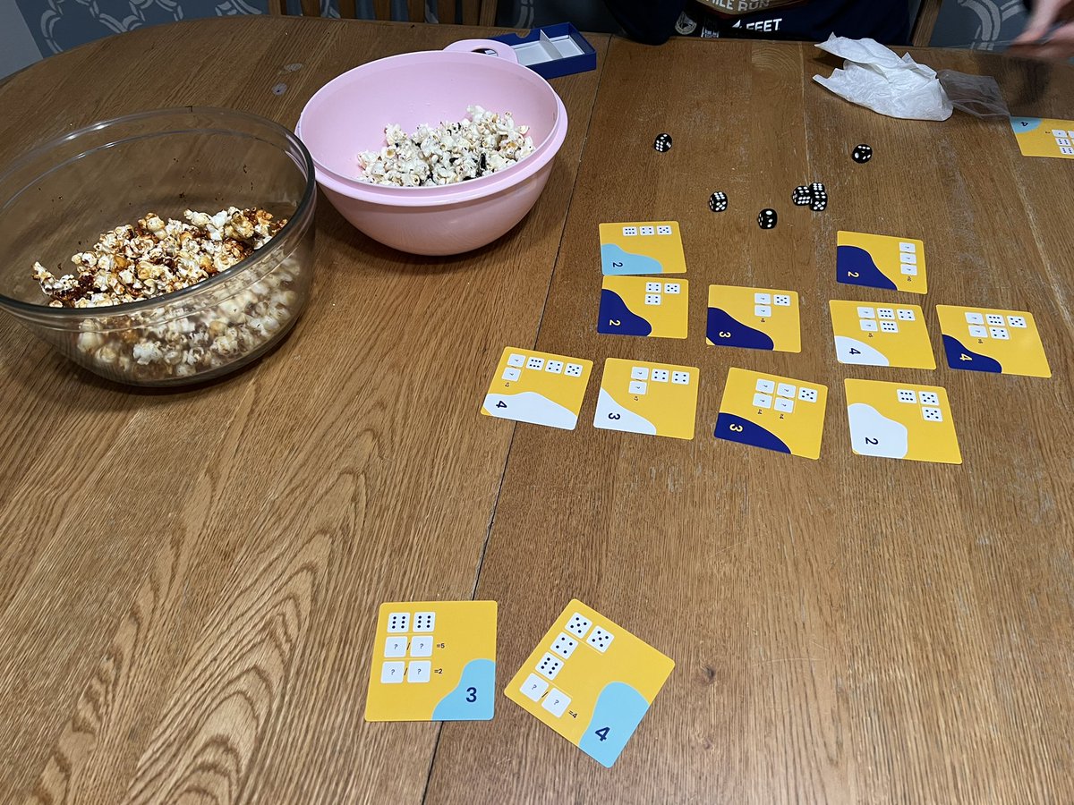 SayHeyJonnyBoy's tweet image. Popcorn and games date box from @thehappilyco #getdatebox