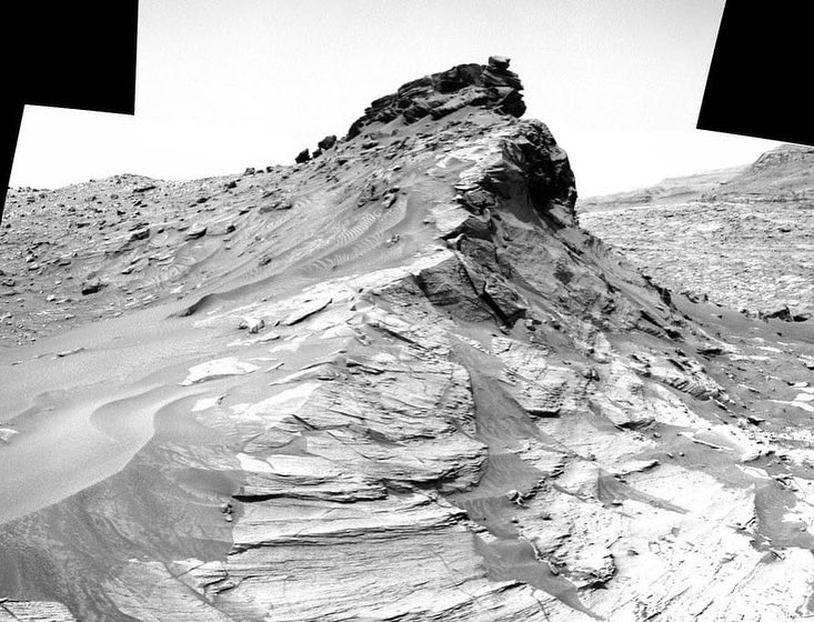 Cron_Silenzio's tweet photo. #Curiosity otterrà le misure #APXS e #MAHLI di "#Kintradwell", una superficie di roccia liscia, che ci fornirà maggiori dati sui cambiamenti nella composizione della roccia man mano che ci avviciniamo al contatto con la collinetta. https://t.co/7cvUrBjnhP