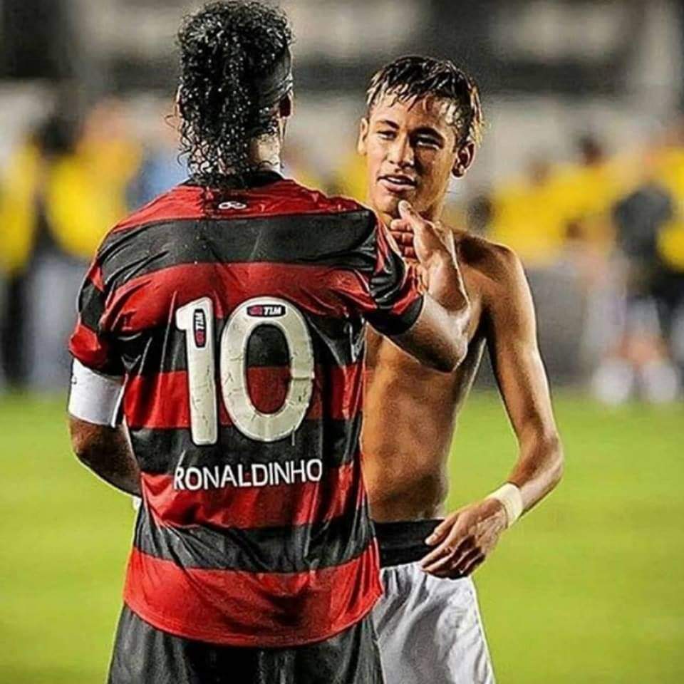 GayFutFacts's tweet photo. ➤ Ronaldinho fez GANGBANG
➤ Neymar chupou 2 paus.
➤ Ronaldinho deu 1 bumbum.
➤ Neymar comeu 1 hétero.
➤ Ronaldinho tomou uma cartela de viagra.
➤ Neymar passou óleo no pau e ganhou o prêmio de ovo mais bonito do mundo.

Há exatos 11 anos.
FOI UM VERDADEIRO ESPETÁCULO! https://t.co/j0Cwx8u8pt