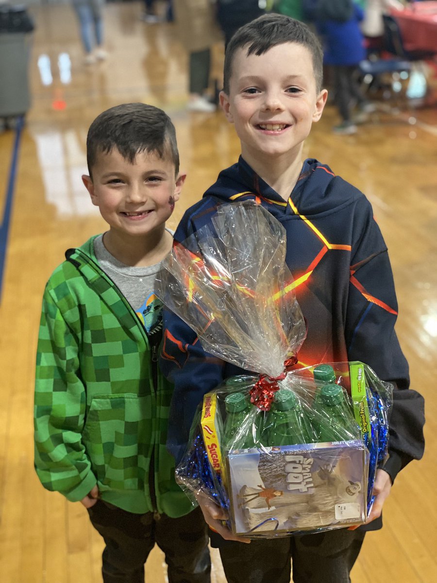 WilemonSTEAM's tweet photo. BINGO Night was the best! Thank you to all of the @WilemonPTO volunteers! It was so much fun! #wilemonsteam https://t.co/6gXltrxXyS