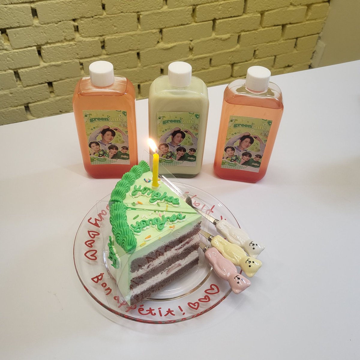 #해피용희데이라구용
정말...색감이 찰떡이던 카페🥺❤
넘넘 예쁘고 잘보고 갑니다
감사합니다💚