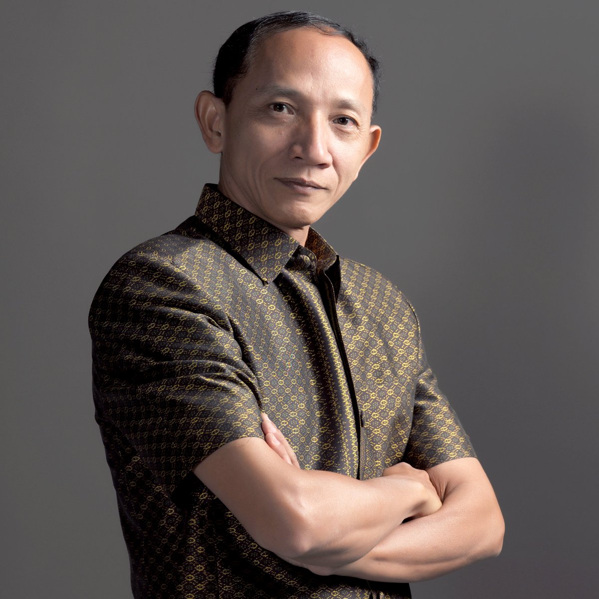 c_consonant's tweet photo. 🎁🎉🍰#HappyBirthday to Prof. Chandara Yos, our dear #CaseanConsonant Advisor from #Cambodia🇰🇭.

May you be blessed with a new year filled with the best of health, the purest of joy, and prosperity. 

#Casean https://t.co/RG3L16nIbF