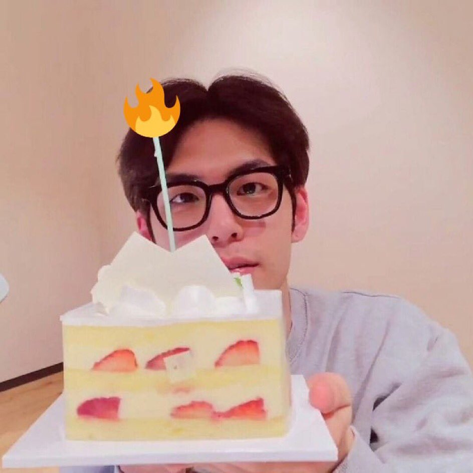 day6officiALIP's tweet photo. happy happy birthday @desiksieu @teoremahidup ( ◜‿◝ )♡
SELAMAT MENDAKI GUNUNG KEMBALI RESTIEE, tahun ini pasti banyak cobaan tp semoga kamu bisa jalaninnya 🥺💗 huhu cendol udah ada yg kepala dua 😫💓 Sehat dan bahagia selalu ya restie!! ^__^
alipyusomatt 🥺😚😎🤙🏻💖💓💟✨✨🎁 https://t.co/QZDUWLbPBx