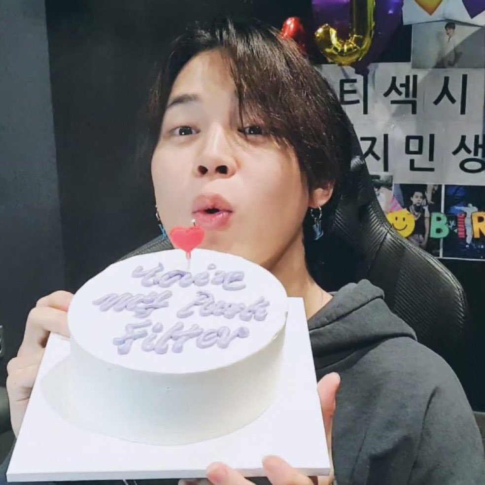 K Crush  Bánh sinh nhật của Jungkook trước và sau khi Jin  Facebook