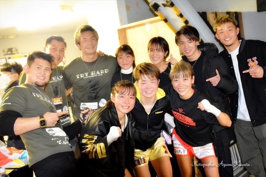 kotohiraoka's tweet photo. 改めまして、応援ありがとうございました。判定3-0で勝つことができました。
最初で最後の道着入場。原点。
今回は色々と特別な想いがありました。
上手くいくことばかりではないけど、これからも空手家の誇りを胸に、キックボクサーとして精進していきます。
ありがとうございました!
#RISE_GP6 https://t.co/uBFrzw6sEK