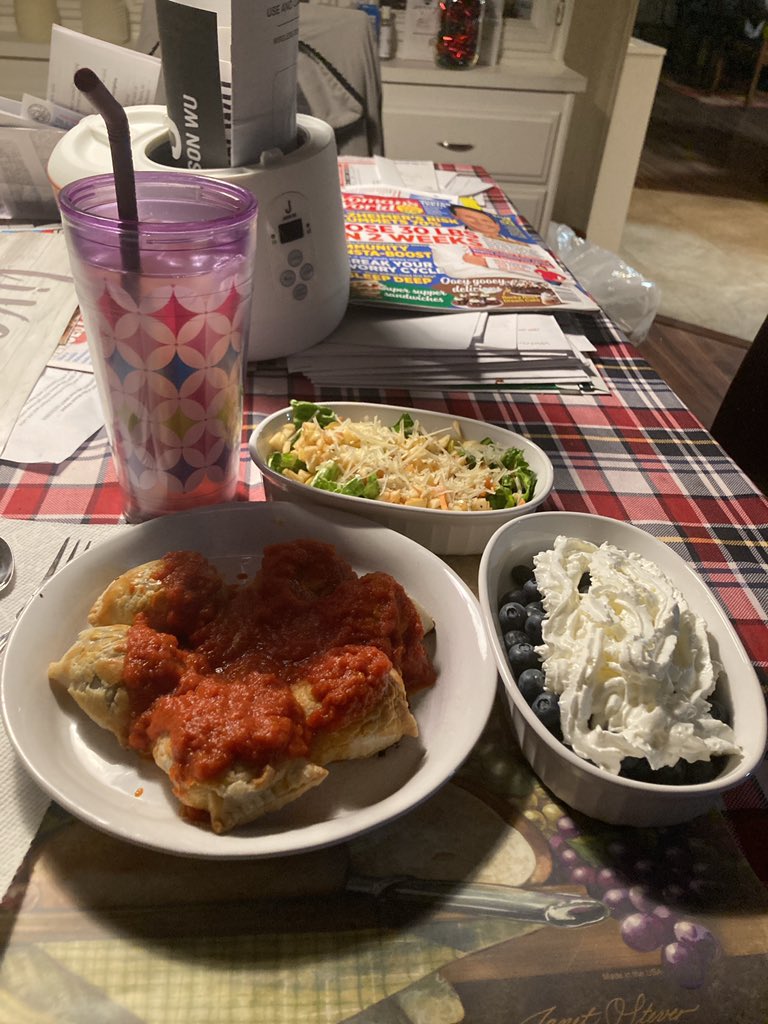 carson_louis's tweet image. Dinner 🥘 mini steak 🥩 beef 🥩 pockets with sauce , salad 🥗, mixed berries with whip cream and ice 🧊 tea 🍵 yummy 🤤 nom nom 🤤 nom #minipockets #tossgreensalad #mixedberrieswithwhippedcream #greencoldicedtea #yummynomnomnom😋🍰 #food_is_good #savorysimmerings