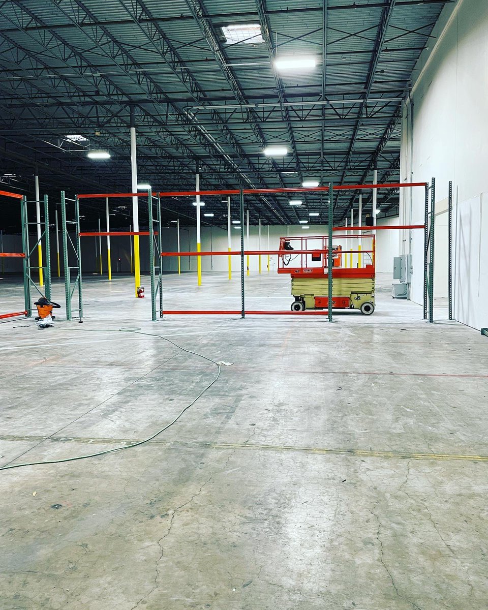 Going vertical in Houston. #warehouse #logistics #CRE #industrial