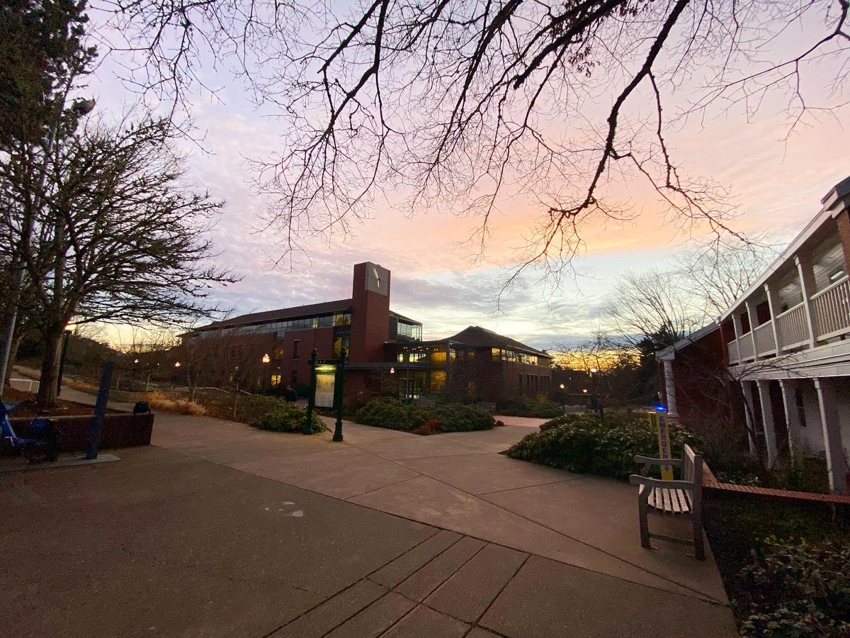 uoeducation's tweet photo. Cotton candy skies ππ #pnwviews #UOEducation https://t.co/yqJgmpp0nK