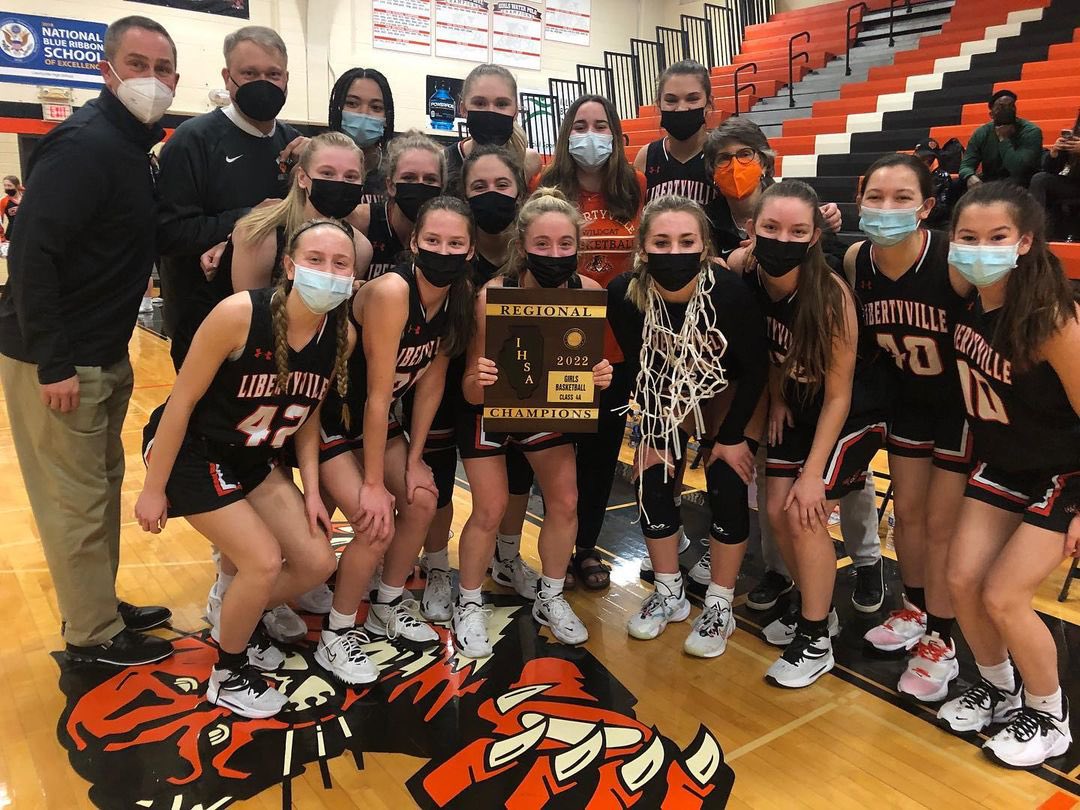 Regional Champs! Libertyville defeats Prospect 51-35 to advance to the Gurnee Sectional.  Emily Fisher had 13 points, 13 rebounds, and 7 blocks. Kate Rule had 17 points! The Cats are 23-10! #surviveandadvance 🏆