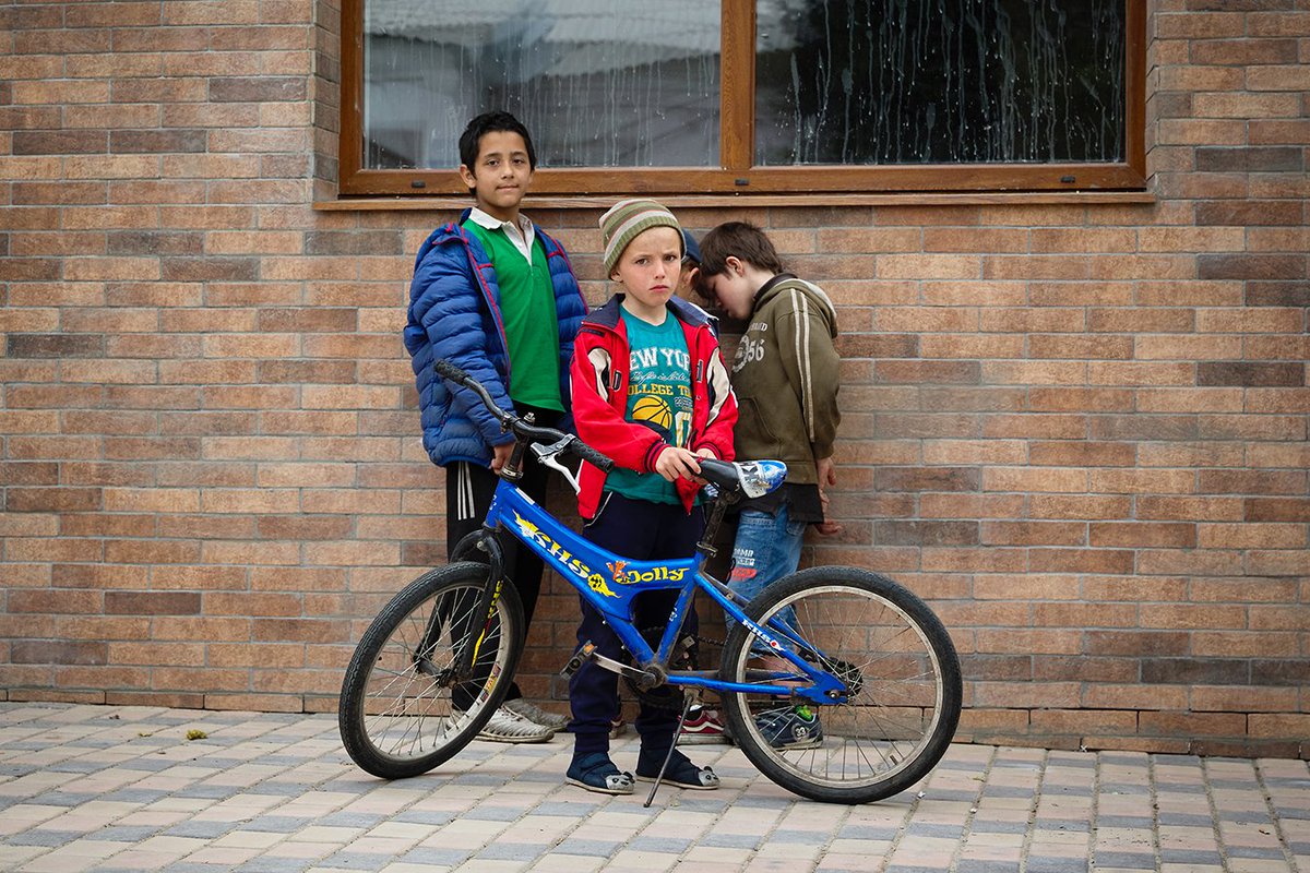 DAlimkin's tweet photo. Пацаны | Boys
пос. Шабельковка. Май 2021 (7529)
#донбасс #краматорск #уличнаяфотография #портрет #lensculture #portrait #streetphotography https://t.co/CCh8jiiTED