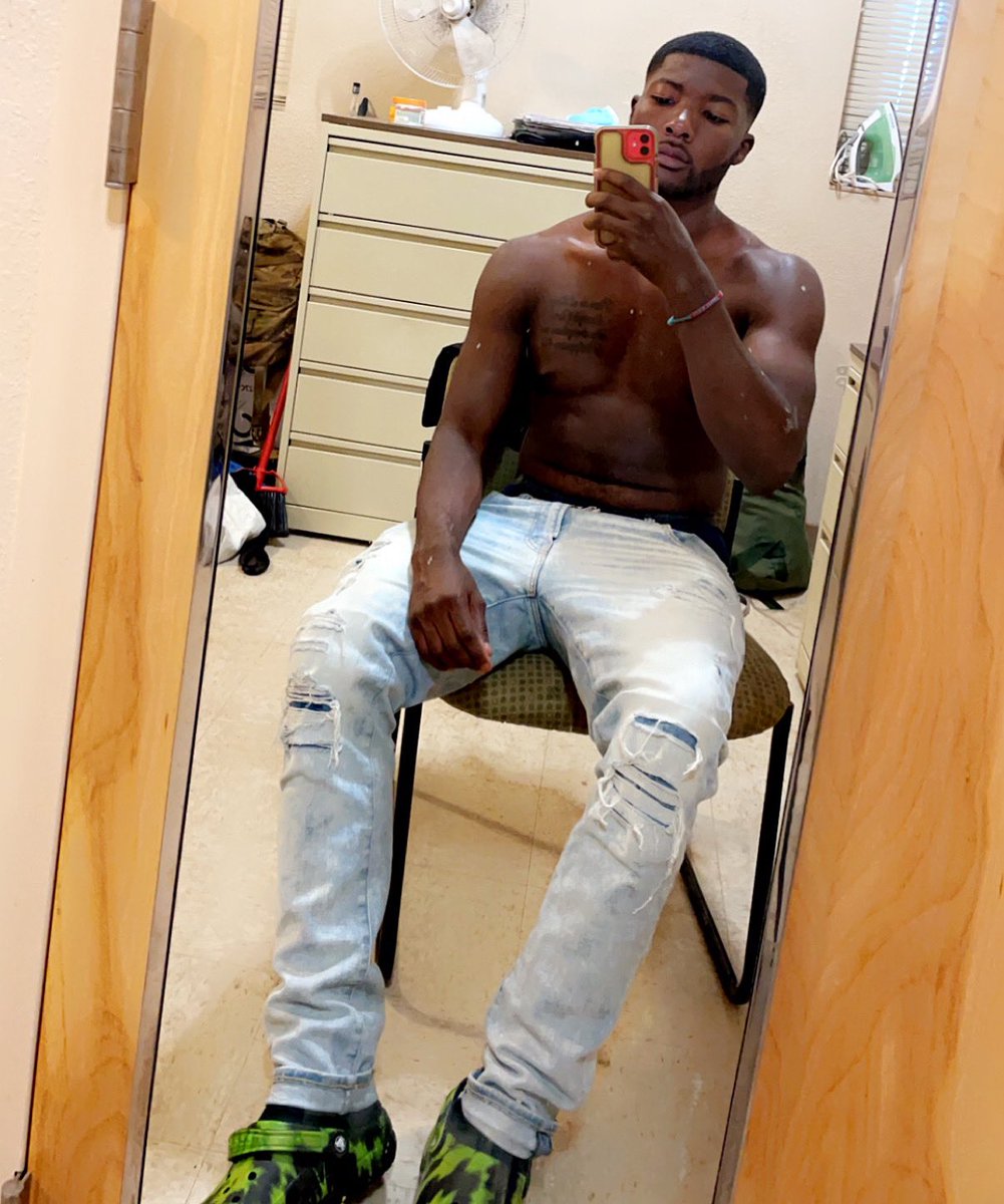 Kingmeree1's tweet photo. get w/ it or get lost nigga https://t.co/bzkzGDu3EU
