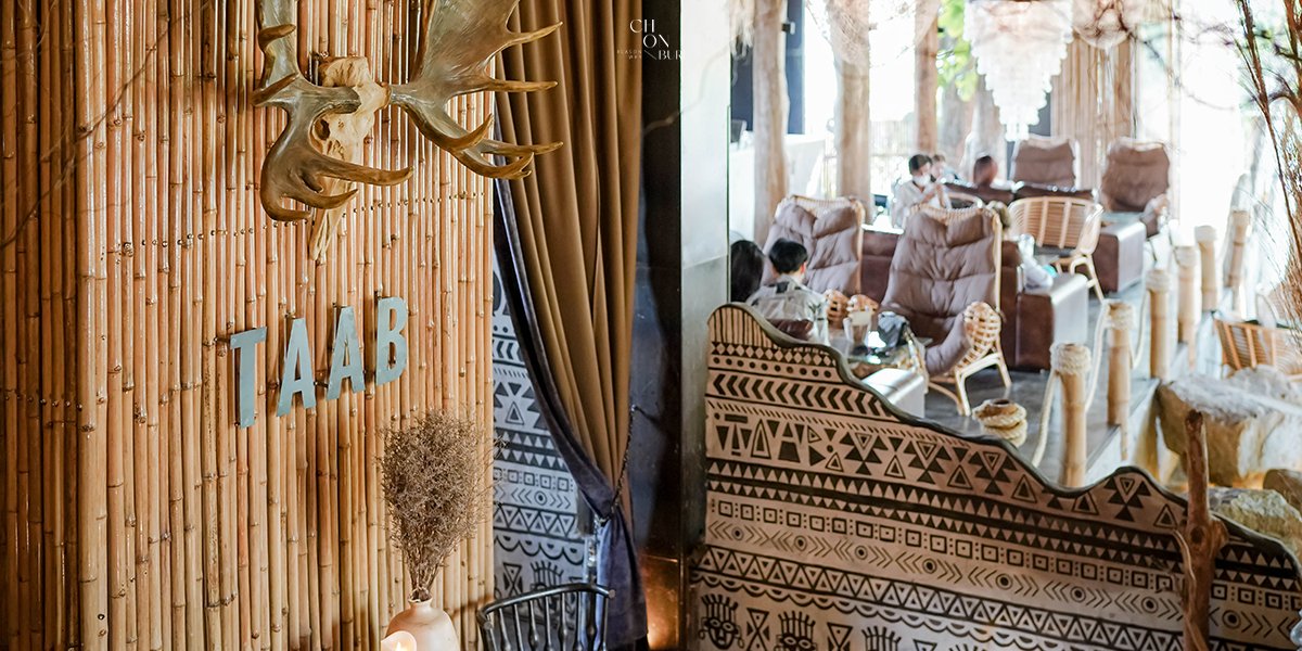 Reasonswhy2021's tweet photo. TAAB Luxury camp&amp; Cafe เก๋สุดๆกับคาเฟ่นี้ เดินเข้าร้านเหมือนเข้าไปอีกโลกนึง สไตล์แปลกใหม่ วิวดี ติดน้ำ เท่สุดคือมีบาร์ทำพิซซ่าอยู่กลางร้าน ทำกับสดๆตั้งแต่นวดแป้งเลยย เครื่องดื่มนี่เยอะจนจุก มีบาริสต้าคอยบริการ รวมๆคือดือ ไปตำ! 🗿 @Kin24hrs @aroii #รีวิวคาเฟ่ #รีวิวชลบุรี https://t.co/iOTAzeHYzL