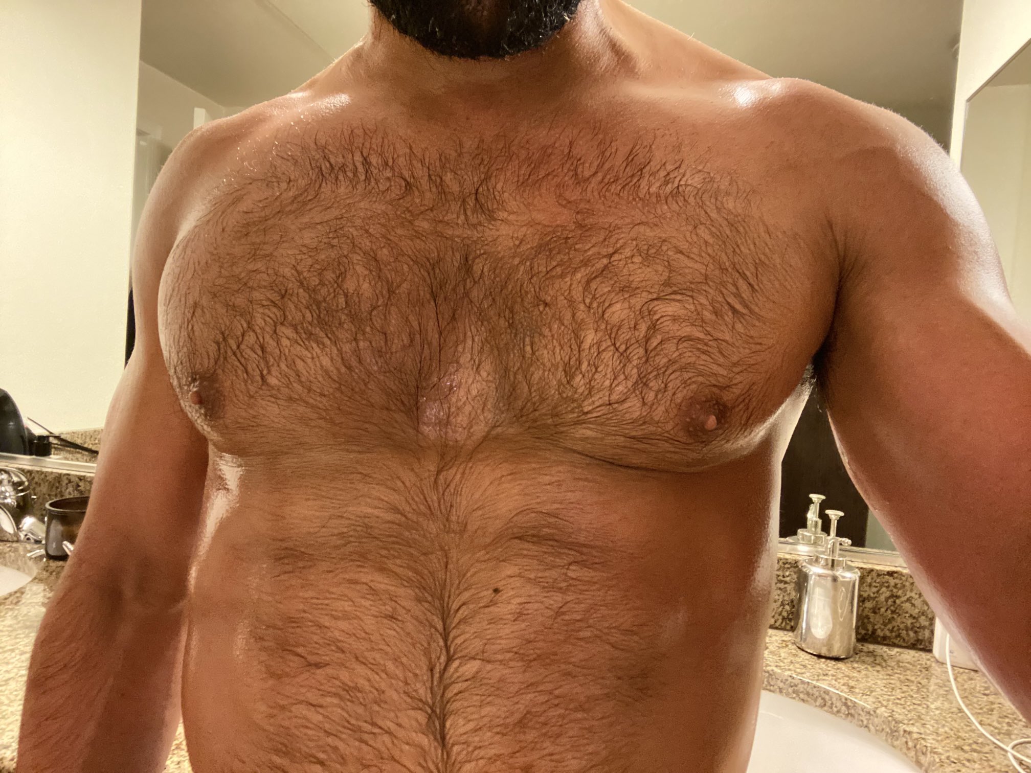 FL2SsZrVQAIw3VM?format=jpg&name=large