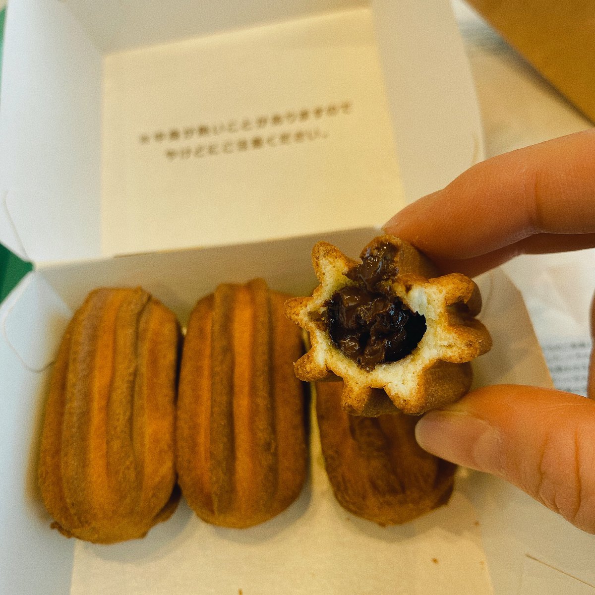 101NIHONGO101's tweet photo. 🇯🇵お昼ご飯(おひるごはん)🇯🇵

今日(きょう)のランチはマクドナルドを食(た)べました😊今(いま)ひとくちチュロスという商品(しょうひん)がでていて、サイズ感(かん)がとてもかわいいです🥰

Churros🤪

#Japanese  #nihongo #日本語 #にほんご #JLPT #langtwt #studytwt #nihongo101 #漢字 #kanji https://t.co/dElpMbvMa4