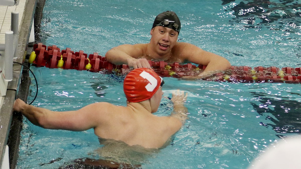 . <a href="/SJUSwimDive/">SJU Swim & Dive</a> broke 2 school records on Day 2 of the MIAC Championships!

-7 Johnnies earned points in the 50 Free, led by freshman Liam Noble (pictured in black cap) in 3rd. 

-SJU's 400 Medley relay took 2nd w/a school-record time.

RECAP: gojohnnies.com/news/2022/2/17…

#GoJohnnies