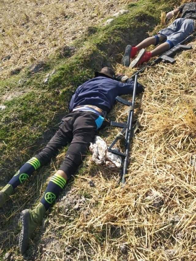 AyeAye03492103's tweet photo. Twelve people were killed due to the unbalanced weapon on the PDF side when clash between the junta &amp; the people defense forces(PDF) in #Myothit and #KanGyiKone villages in Khin Oo Township, Sagaing Division on Feb 17. 1/2

#WhatsHappeninglnMyanmar https://t.co/9QkqsyFcNr