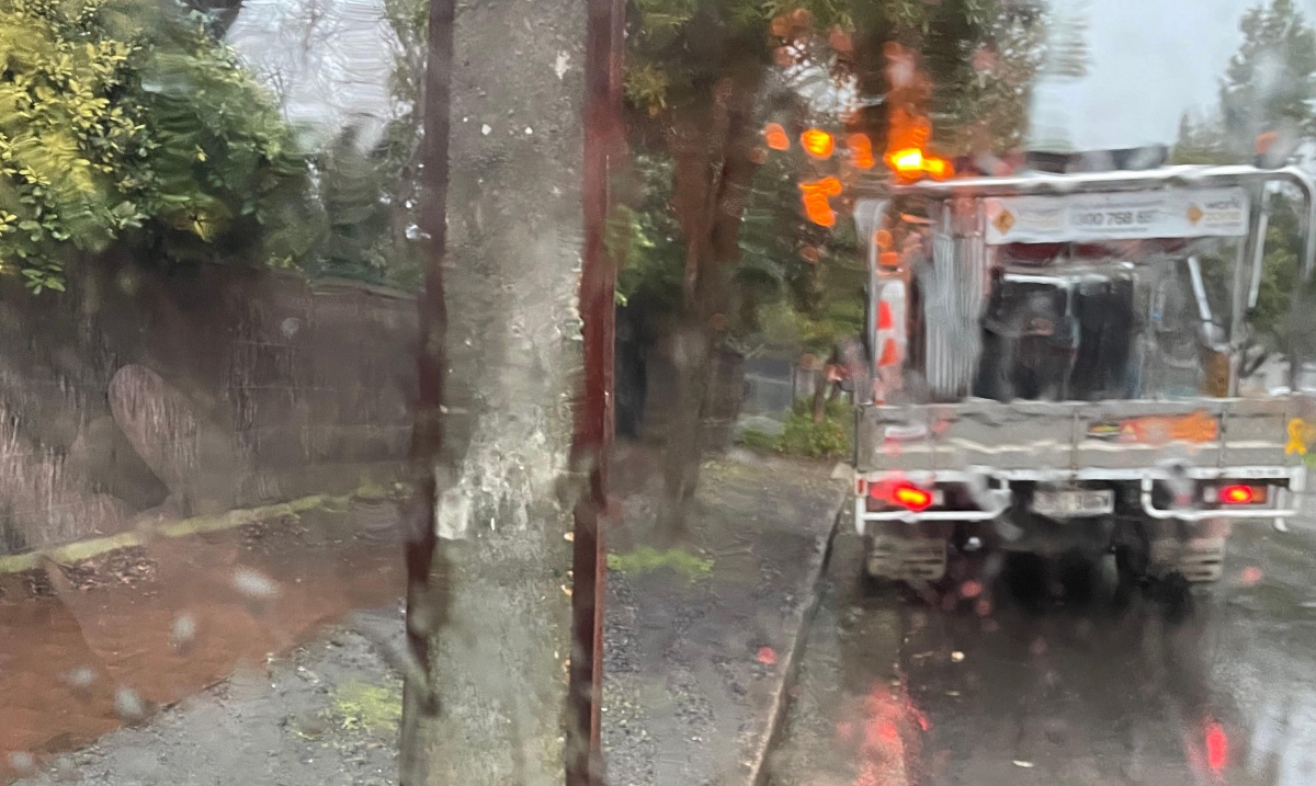 WorkzoneTraffic's tweet photo. Rain, hail or shine, traffic management around your project is key to the successful delivery of a #safeworkenvironment.
Want to know more - Get In Touch. We would love to hear from you!
https://t.co/oIdcVsdnXG
#trafficcourses #traffictraining #trafficmanagement https://t.co/agdtq7D5NJ