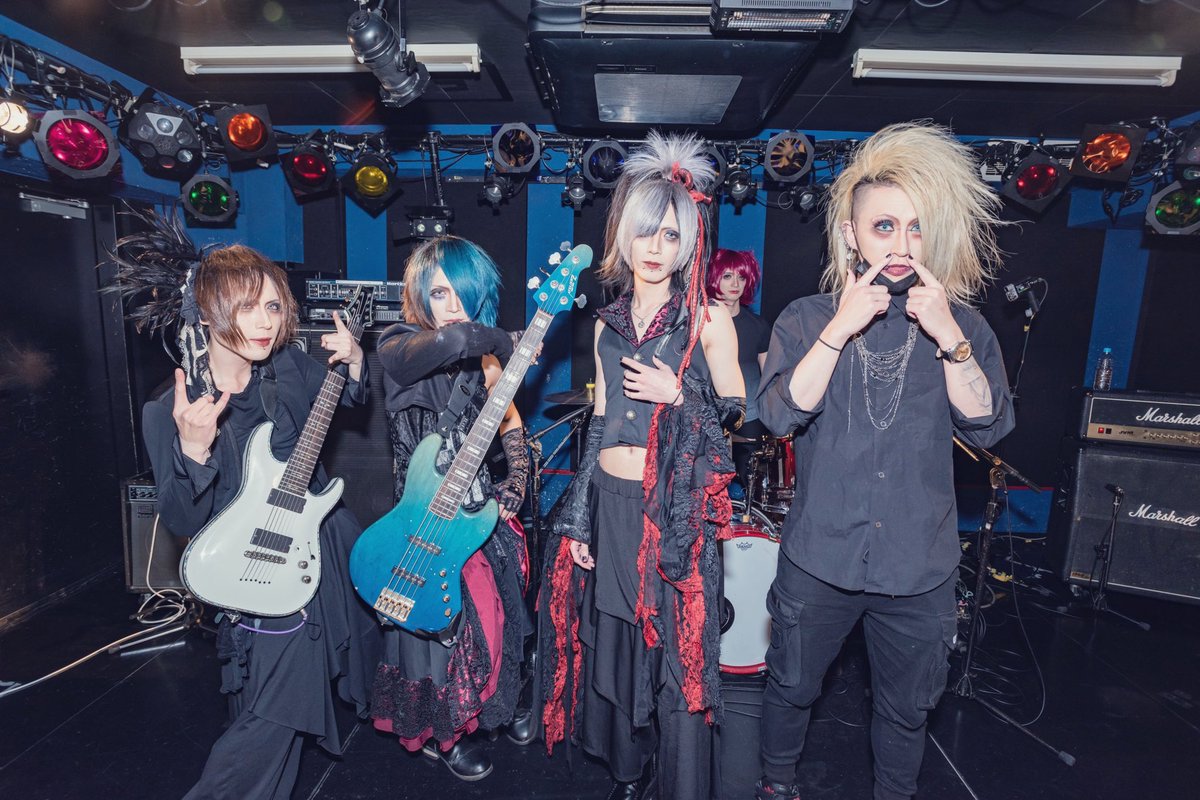 ureinaru's tweet photo. 2022.2.17/巣鴨獅子王
憂イナル微熱Last Live

1.メマイ
2.桜鏡
3. Insane Masquerade
4. Katharsis
5. Suicide Decadence
6.悲願華～Scene of Nostalgia
En
7. Katharsis https://t.co/N6cRV3J7HS