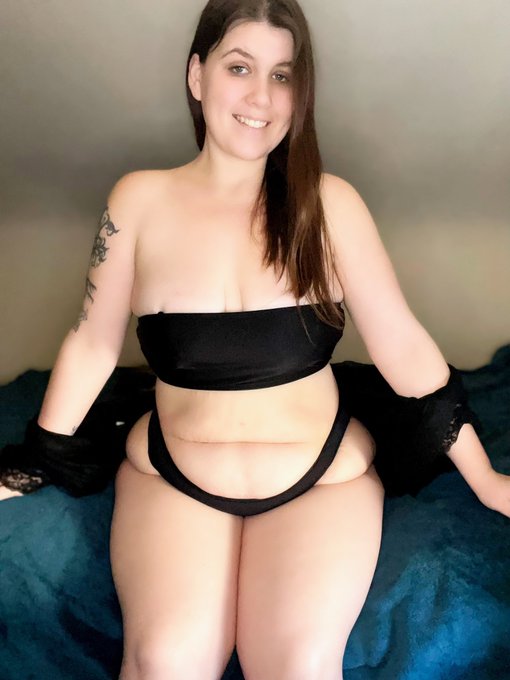 I&rsquo;m back ❤️ anyone wanna SFS or retweet each other ? https://t.co/2ZCAayzVRY