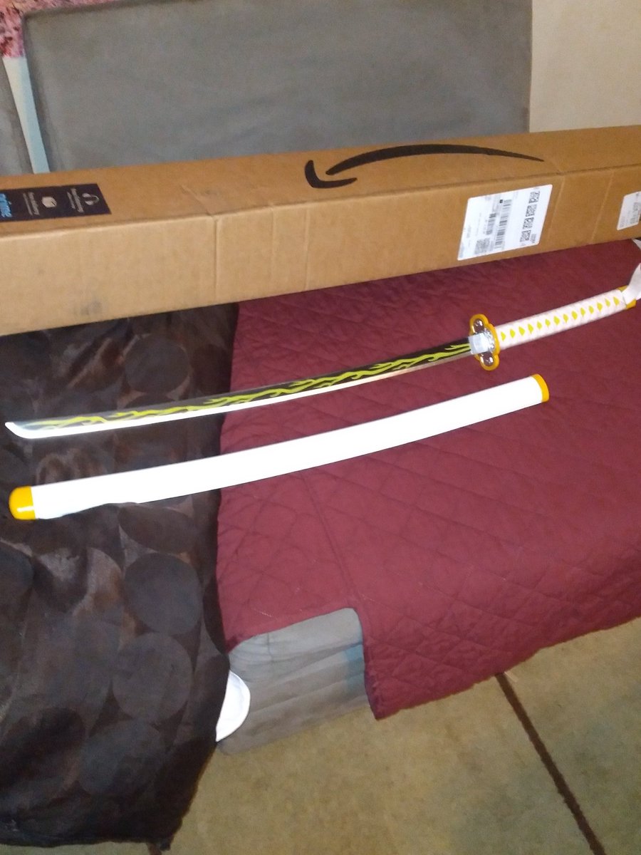 ItsFrogSplash's tweet photo. Officially ready for my Thunderbreathing training. #DemonSlayer #Anime #Swords #Zenitsu https://t.co/CDhtyqbbai