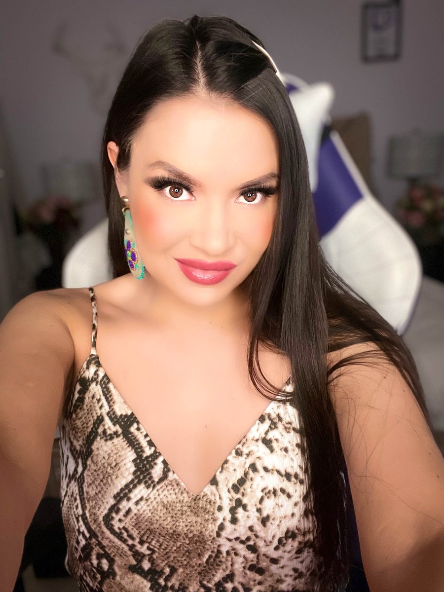 ShaunaBaker's tweet image. LIIIIIVE twitch.tv/ShaunaBaker #NativeGamer #NativeStreamer