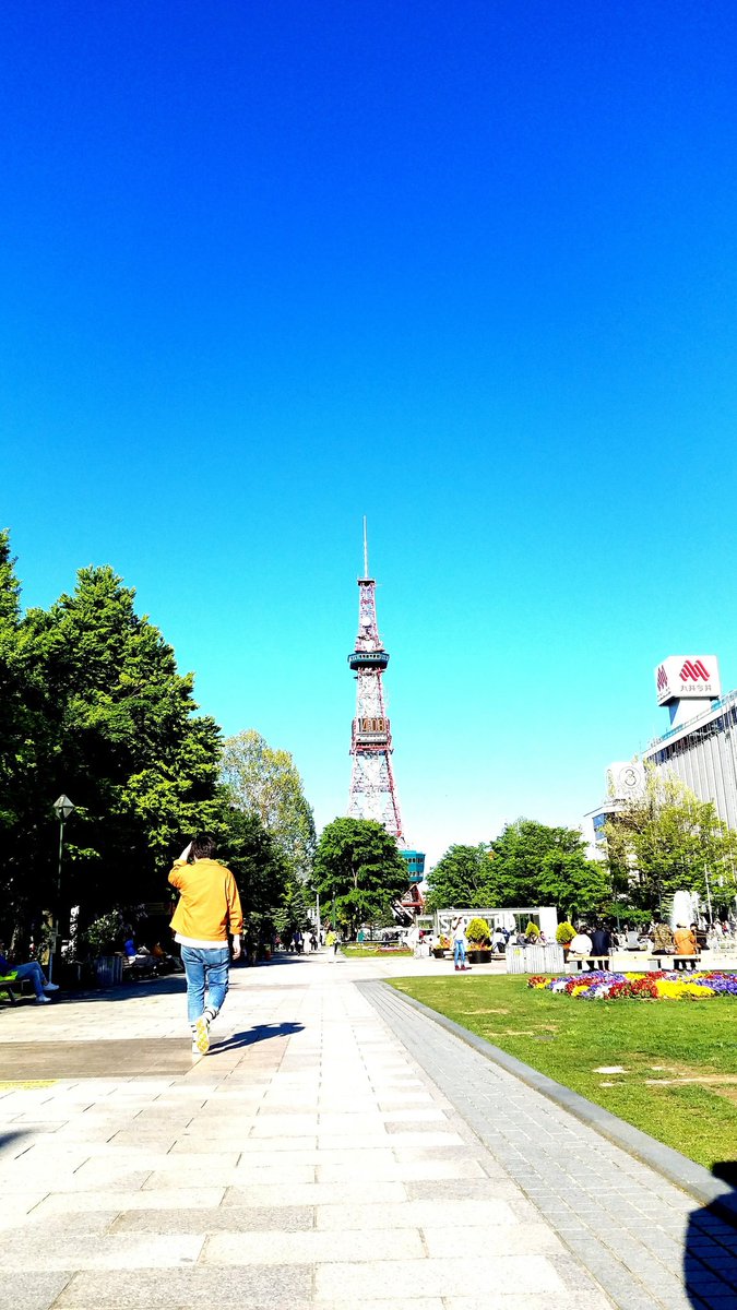 agefree_AFC's tweet photo. 世界自閉症啓発デーまで、あと43日。

SNSで世界自閉症啓発デーを盛り上げよう！

参加方法は簡単！カメラで青い写真を撮って、InstagramやTwitterに投稿するだけ。

青空、青い海、青い飛行機、青いクレヨンで描いたイラスト等…
「#青でつながる0402」「#世界自閉症啓発デー」をつけて投稿してね。 https://t.co/SVMVlzdSdR