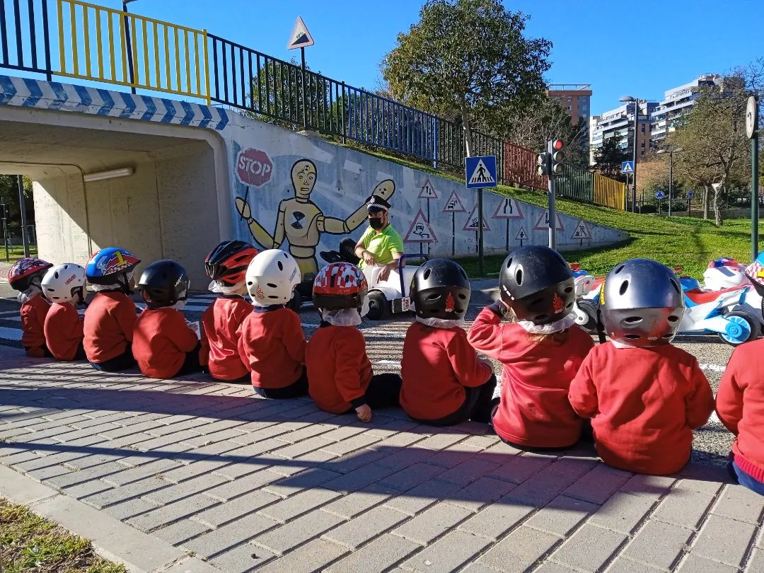 GrupAnimat1's tweet image. La #EducacionVial puede trabajarse desde las etapas más tempranas, y para muestra, un botón 🧡😍
#Animat_Style #ExcursionesEscolares #PITM #Mislata #AnimacionInfantil #Colegios #Niños #Niñas #Monitores #Monitoras #Animat #Nemasa