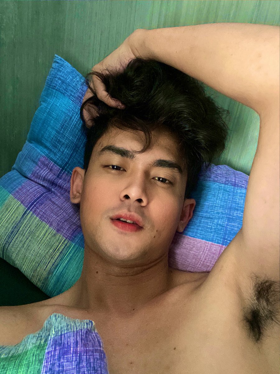 theveejayvee's tweet photo. Let’s do the other arm 😏 https://t.co/2prdnZ3ToU