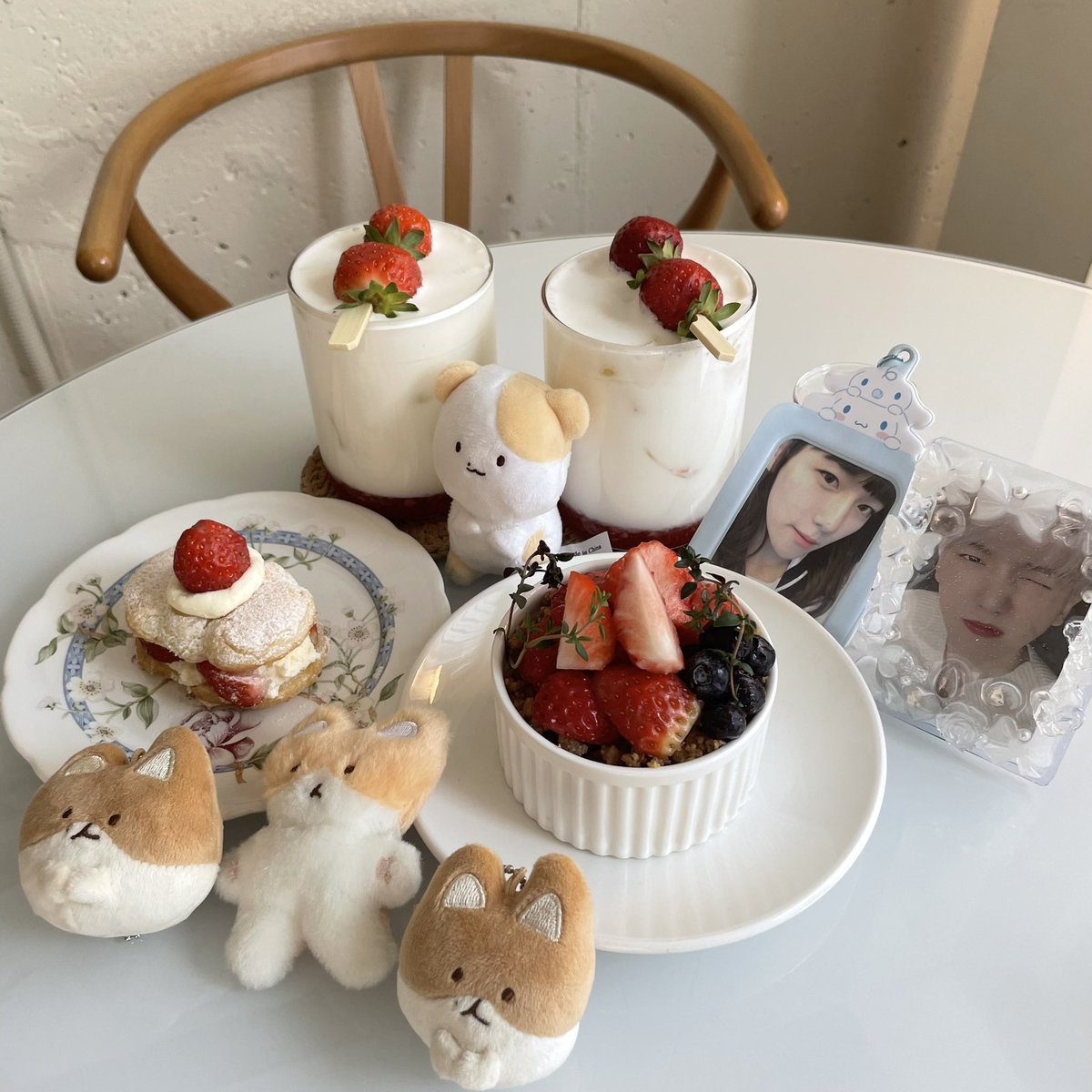 🍓작당모의

진짜 달고 달아.. 당찔이라 당황하긴 했지만! 그래도 딸기는 언제나 옳잖아요? 그죠? 

#백현아_먹짱일기_적짱
#백현이를_위한_맛집투어