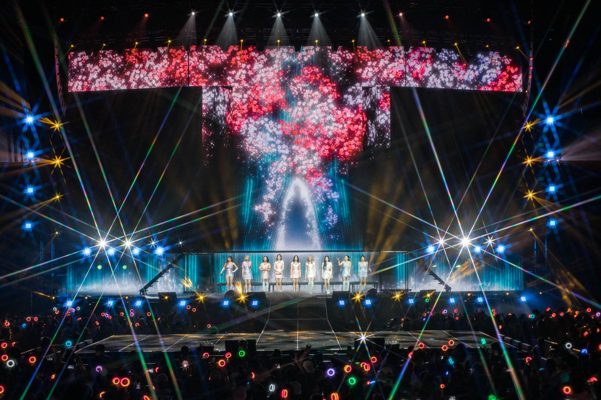 thekiaforum's tweet photo. A show so nice, we had to watch it TWICE. Thank you ONCE for bringing the energy for two amazing nights!💖 @JYPETWICE 
(📸: @ashleyosborn / Forum Photos)

#TWICEForum #TWICEinLA #TWICE_4TH_WORLD_TOUR https://t.co/FLOB3Kylv0