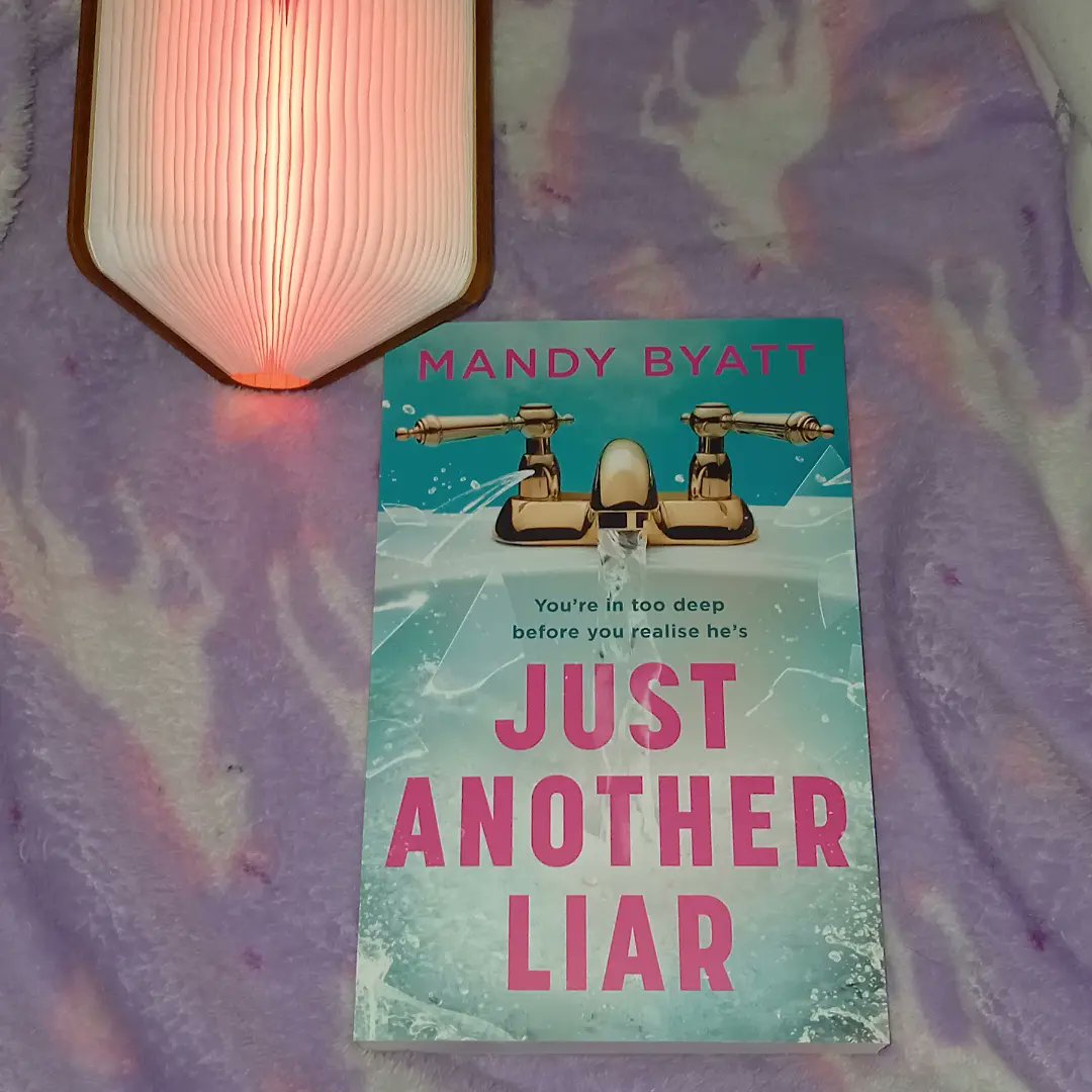 smbslt's tweet photo. Aiming for this #book next. #JustAnotherLiar #author #MandyByatt #AvonBooks Luna checking out the #booklights #pawsandpages #catsandbooks ♥️🥰 xxx ooft #onlinedating #shadycharacters #fictionbooks https://t.co/k2wn3WmaV3