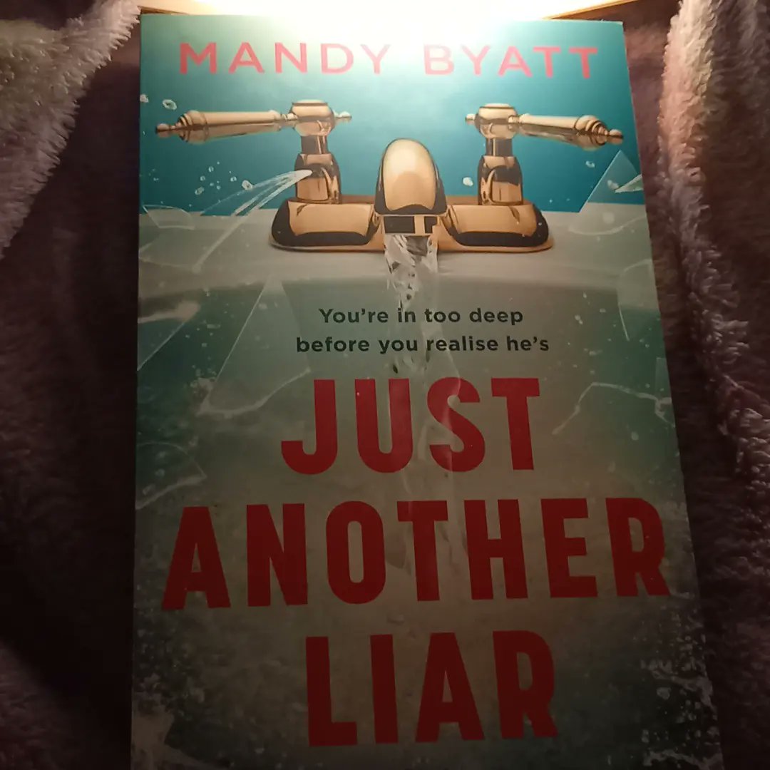 smbslt's tweet photo. Aiming for this #book next. #JustAnotherLiar #author #MandyByatt #AvonBooks Luna checking out the #booklights #pawsandpages #catsandbooks ♥️🥰 xxx ooft #onlinedating #shadycharacters #fictionbooks https://t.co/k2wn3WmaV3
