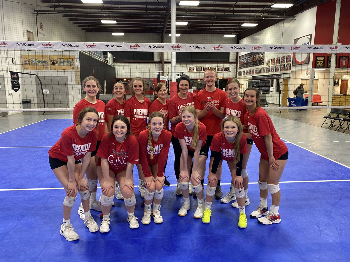 Celebrated coach <a href="/Rian_Kirby/">Rian Kirby Robinson</a> birthday a little early before we head down to KC this weekend for @TCVolleyballNIT 🥳❤️🏐 #intentiposication #happybirthdaycoach