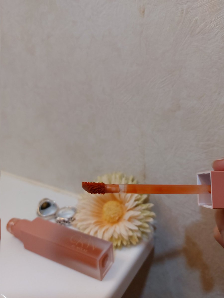aris_k5569's tweet photo. CRAN BY MOLAK BLOOM JELLY TINT
テラコッタオレンジ

みずみずしい塗り心地。
発色も良く、つやっとしたヘルシーな唇に。
マスクにもつきづらく、色もちも良かったです。ティントですが潤いが続くのも良かったです。

#リップティント #宮脇咲良 https://t.co/gwN79atled
