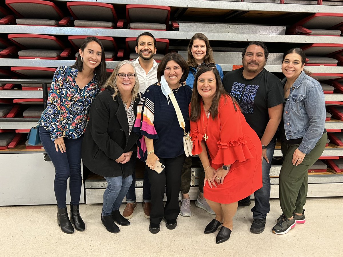 Our 5th grade team came together for the announcement and celebration of one of our own. Congratulations to AHISD’s Teacher of the Year, <a href="/SraMartinezCE/">Alejandra Martinez</a>!
I’m so grateful to have you in our tribe. Well deserved! We love you! 💙💛 
<a href="/Cambridge_AH/">🐴Cambridge Elementary AH</a> <a href="/AHISD/">Alamo Heights ISD</a> 
📸 Thanks, <a href="/LaurenBoyher/">Lauren Cassilly Boyher</a>!