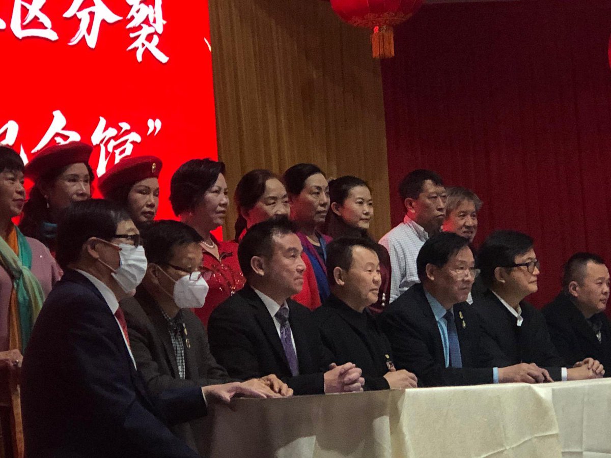 CaoChangqing's tweet photo. 被通缉的6.4学生领袖之一的熊焱竟参加中共侨团反对六四纪念馆活动，公开投共。他要选美国议员，先在民运圈高调喊革命，自称民运国防部长，现180度转身投靠中共。他的竞选助理戈壁东揭露，去年熊焱就在洛杉矶和中共特务头子把酒言欢。前美军牧师熊焱注册左派民主党，名利薰心，居然投共，定遭上帝惩罚！ https://t.co/3FcKpSp9Ud
