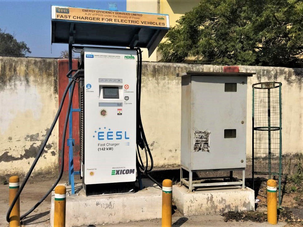 CeoNoida's tweet photo. .@noida_authority has aligned its efforts towards cleaner energy alternatives and is proud to announce that 69 public charging stations compatible with all types of vehicles with different charging capacities have been installed for #ElectricVehicles in Noida. https://t.co/QoB8uFkq8a