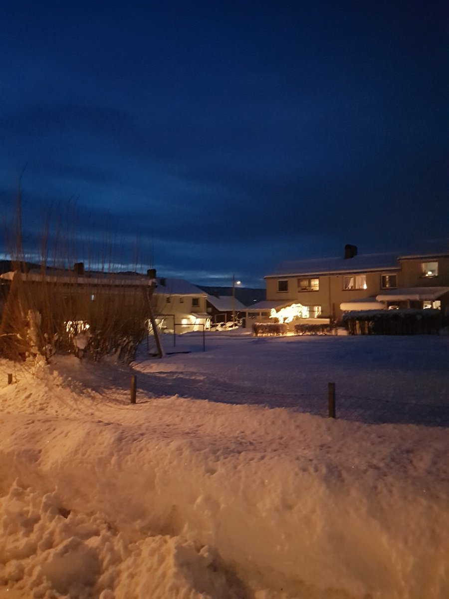 Doramusicana's tweet photo. Today described in pictures: lovely walk during the blue hour and home to my brand new HP pavilion 💙💻 #hpcomputer #Windows #myday #winter https://t.co/VnrVKnZ8t5