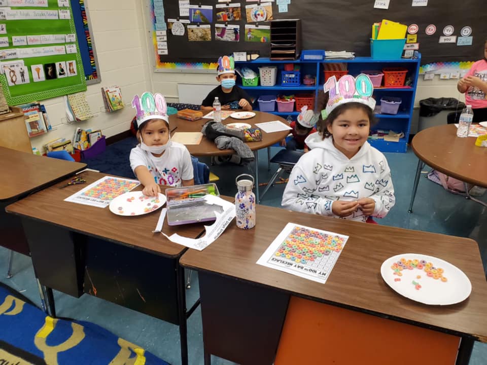 GoMightyBrahmas's tweet photo. Making a Difference at J.R. Pérez Elementary! Students, teachers and staff celebrated the #100thDayOfSchool. #KISDUnited #BrahmaStrong #BrahmaPride #SafelyLearningTogether @PerezCissy https://t.co/a6WkD7CyQI
