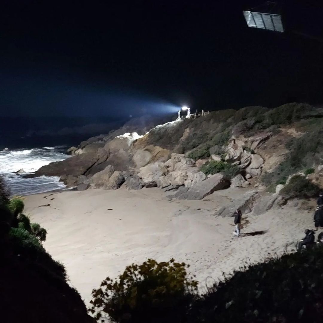 THESIXUPDATES's tweet photo. "Sunset photo taken by @mr.backyard #daisyjonesandthesix one and only Assistant rigging gaffer. A few good days at the beach. #local728 #local80 #rigginggrip #sunset #quasar #beachlife #condor #GroundPounderGrip"
ground_pounder_grip via instagram (1/3) https://t.co/w069pyg2V9