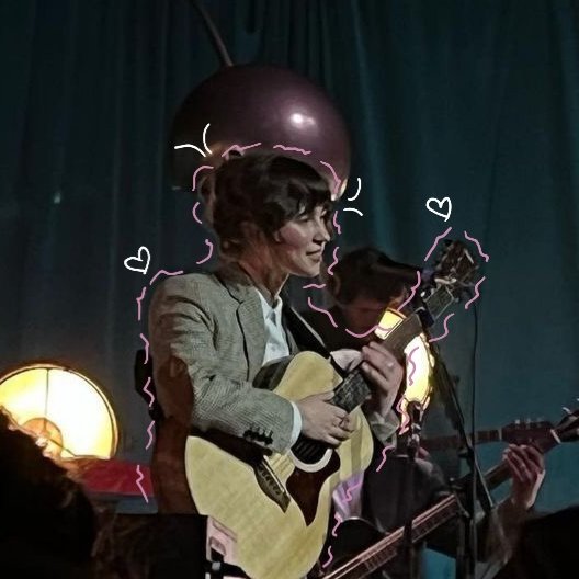 clairocomfort's tweet photo. @clairo 🌷💗 https://t.co/oYByh6z6KZ